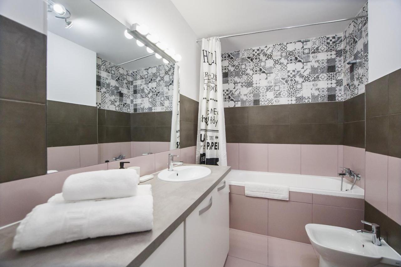 Trendy Apartment Near City Center Oradea Eksteriør bilde